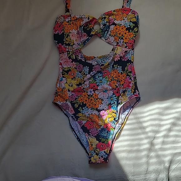 Bathing Suit - Picture 3 of 3